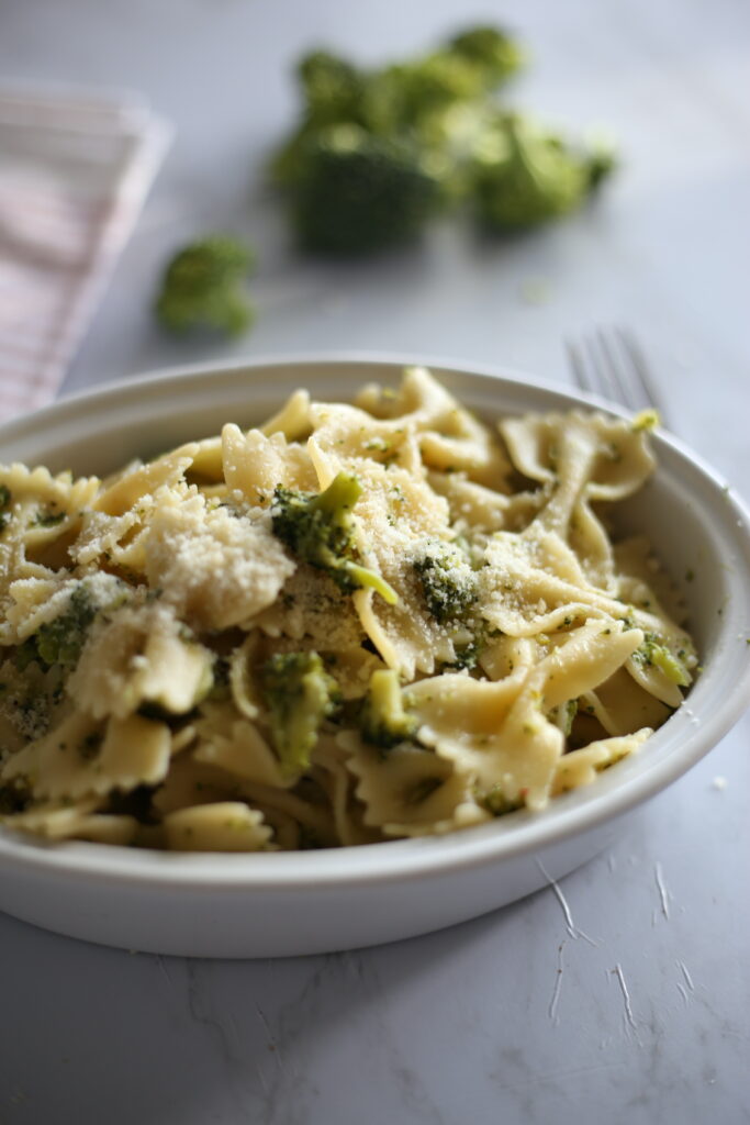 Bow tie pasta with cheese and broccoli